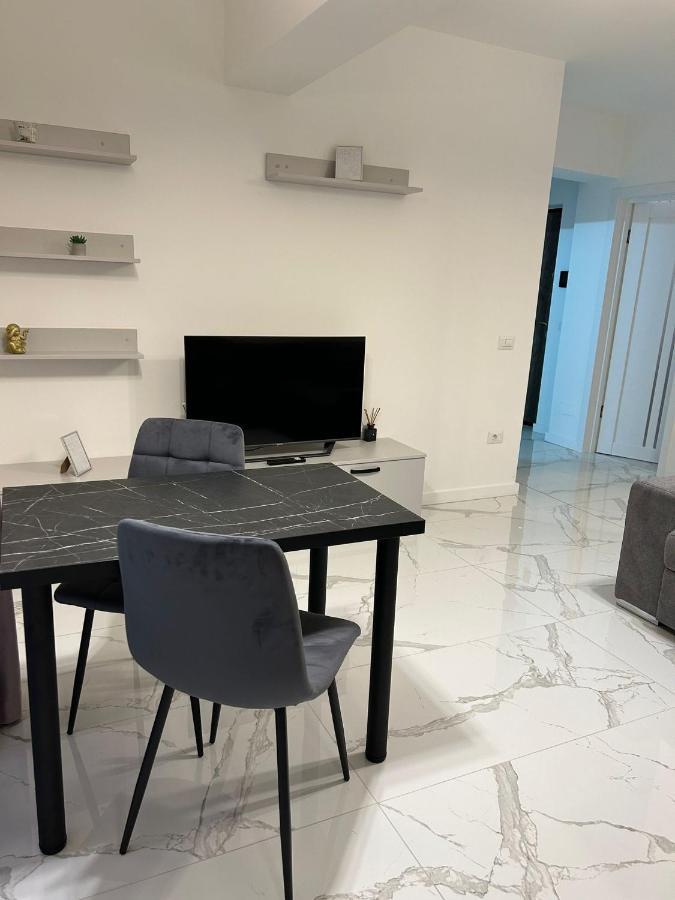 Luxury Apartments And Studios Boulevard G Enescu Сучеава Екстериор снимка